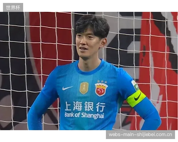 成都蓉城定位球战术效率低下，多次角球机会均未能威胁到颜骏凌的球门。