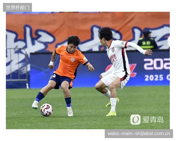 青岛海牛状态持续探底，主教练亚森的防反战术因中场拦截硬度不足而失效。